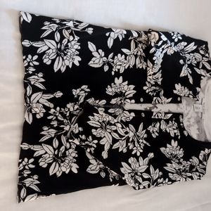 Women's bench and black floral three-quarter sleeve sweater, size XS, new.